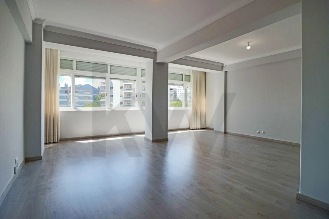 Apartamento T3 para Arrendamento em Carnaxide e Queijas Foto 7