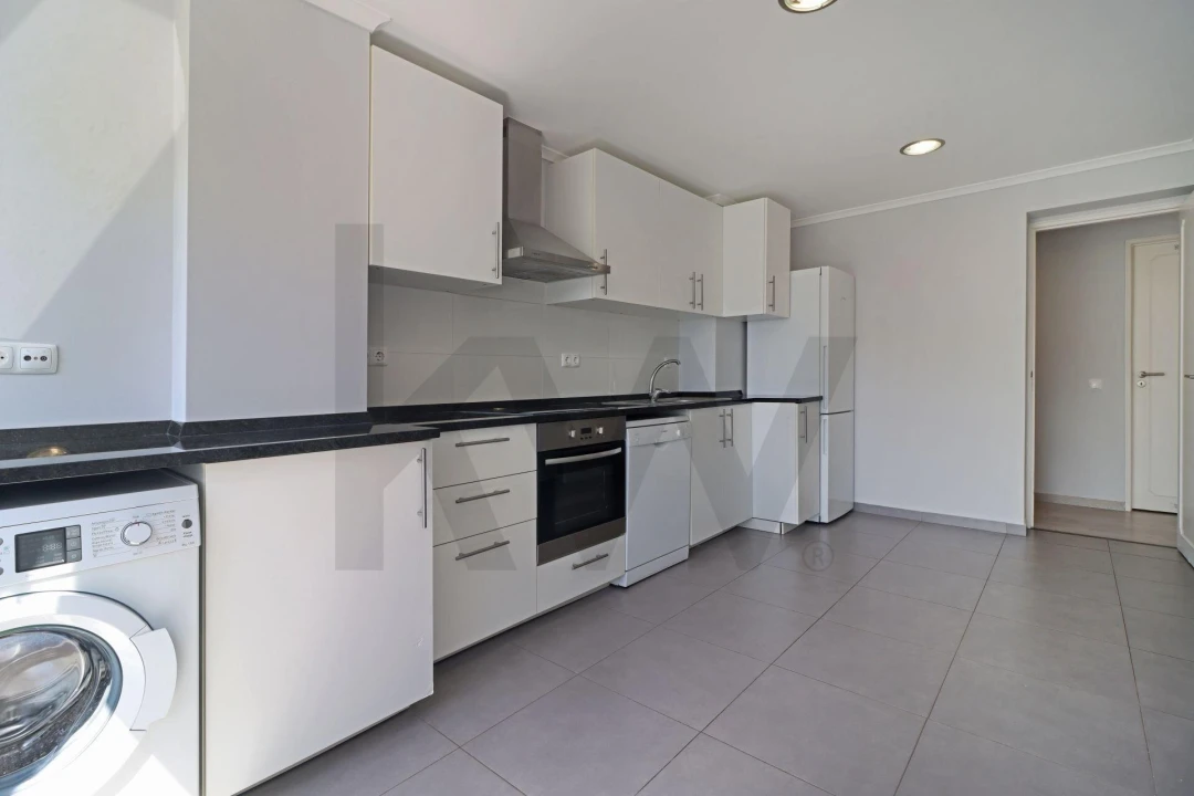 Apartamento T3 para Arrendamento em Carnaxide e Queijas Foto 15