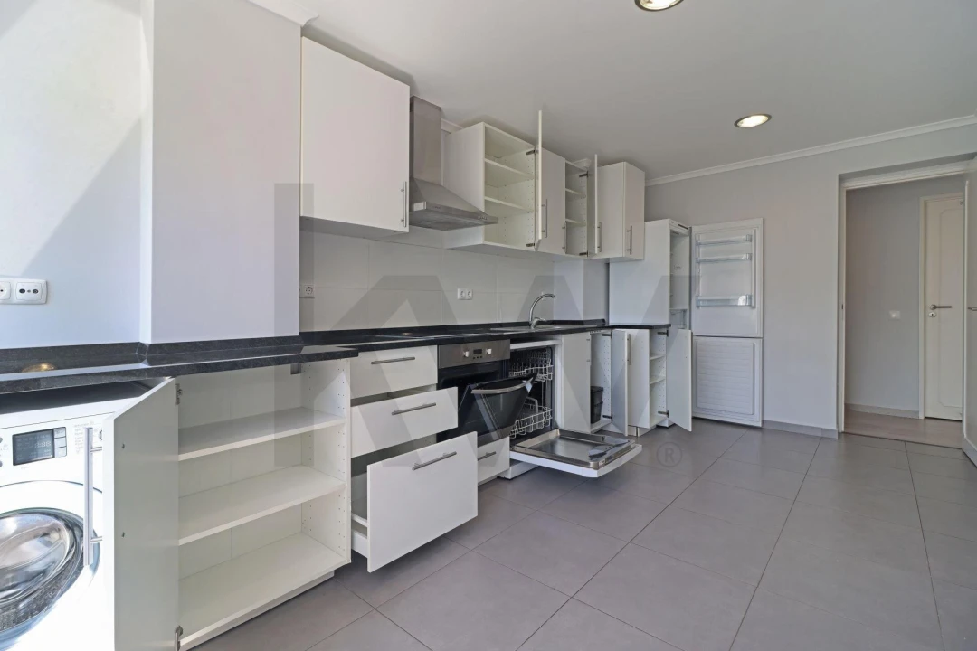 Apartamento T3 para Arrendamento em Carnaxide e Queijas Foto 16