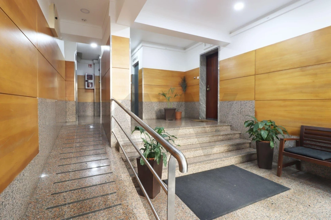 Apartamento T3 para Arrendamento em Carnaxide e Queijas Foto 39