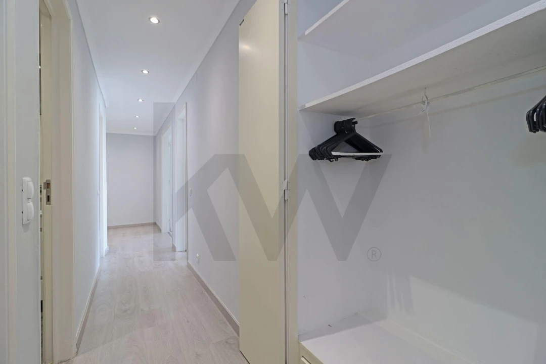 Apartamento T3 para Arrendamento em Carnaxide e Queijas Foto 25