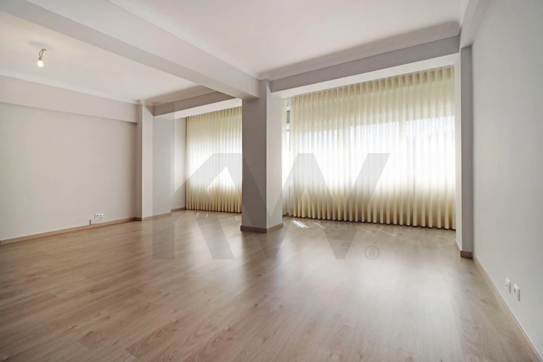 Apartamento T3 para Arrendamento em Carnaxide e Queijas Foto 6