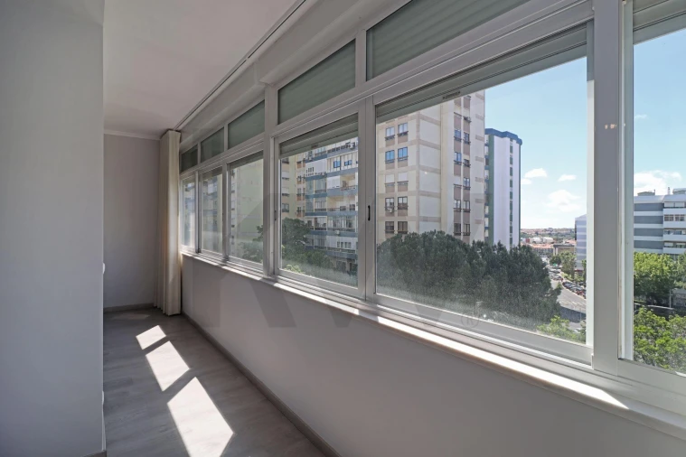 Apartamento T3 para Arrendamento em Carnaxide e Queijas Foto 10