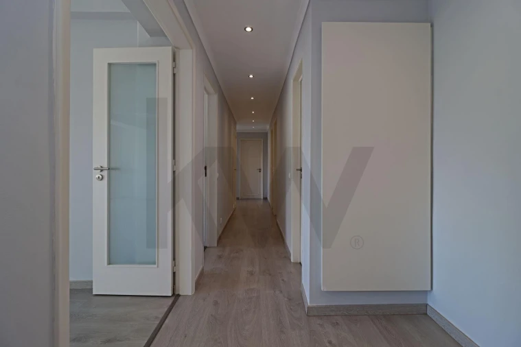 Apartamento T3 para Arrendamento em Carnaxide e Queijas Foto 5