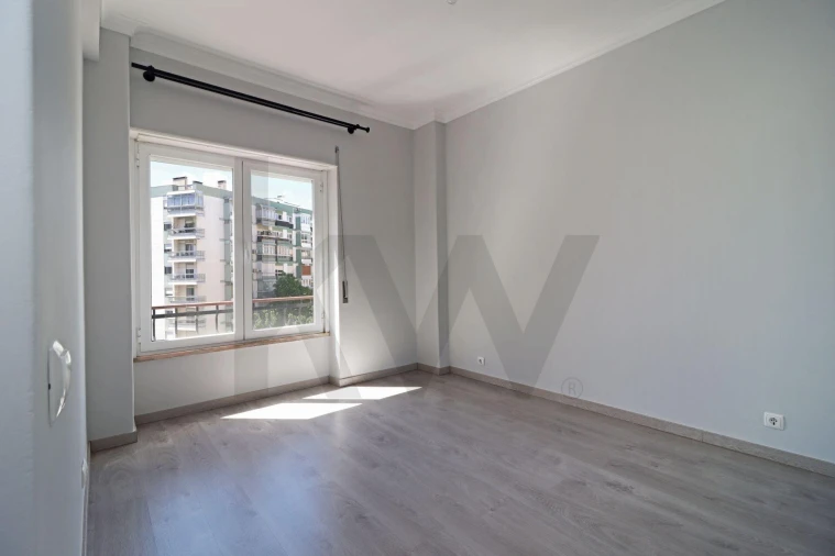 Apartamento T3 para Arrendamento em Carnaxide e Queijas Foto 36