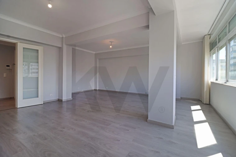 Apartamento T3 para Arrendamento em Carnaxide e Queijas Foto 11