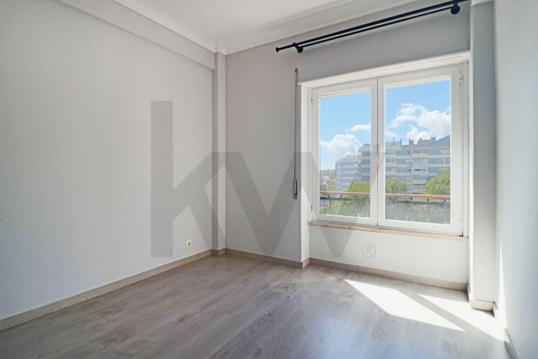 Apartamento T3 para Arrendamento em Carnaxide e Queijas Foto 33