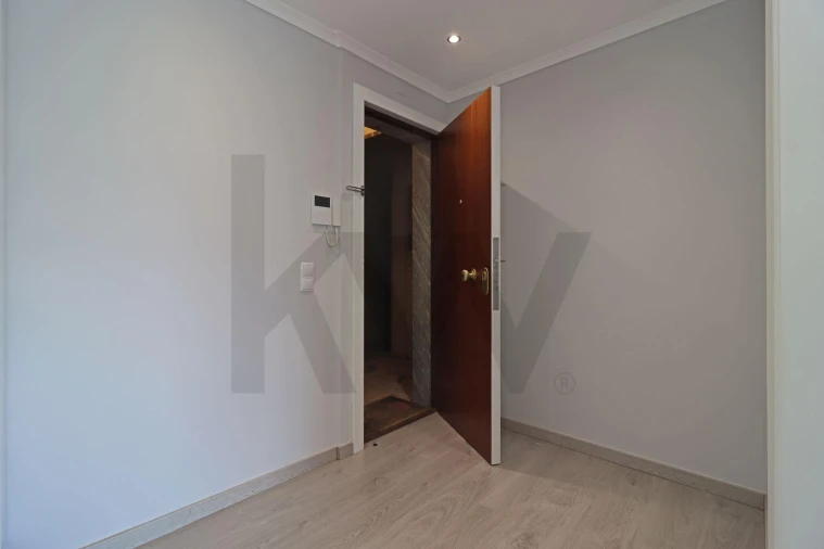 Apartamento T3 para Arrendamento em Carnaxide e Queijas Foto 3