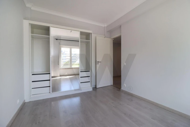 Apartamento T3 para Arrendamento em Carnaxide e Queijas Foto 31