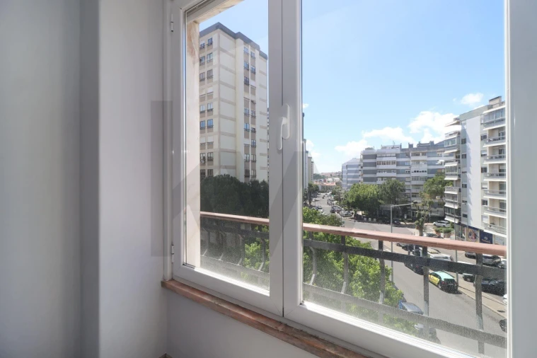 Apartamento T3 para Arrendamento em Carnaxide e Queijas Foto 32