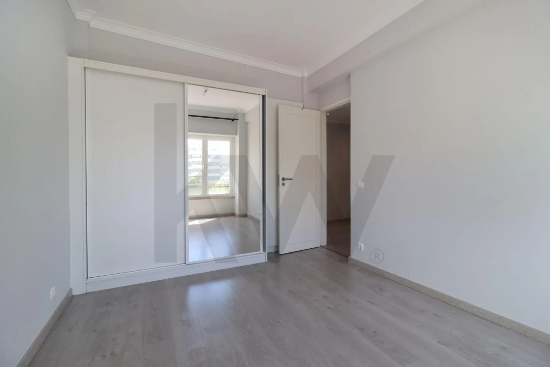 Apartamento T3 para Arrendamento em Carnaxide e Queijas Foto 30