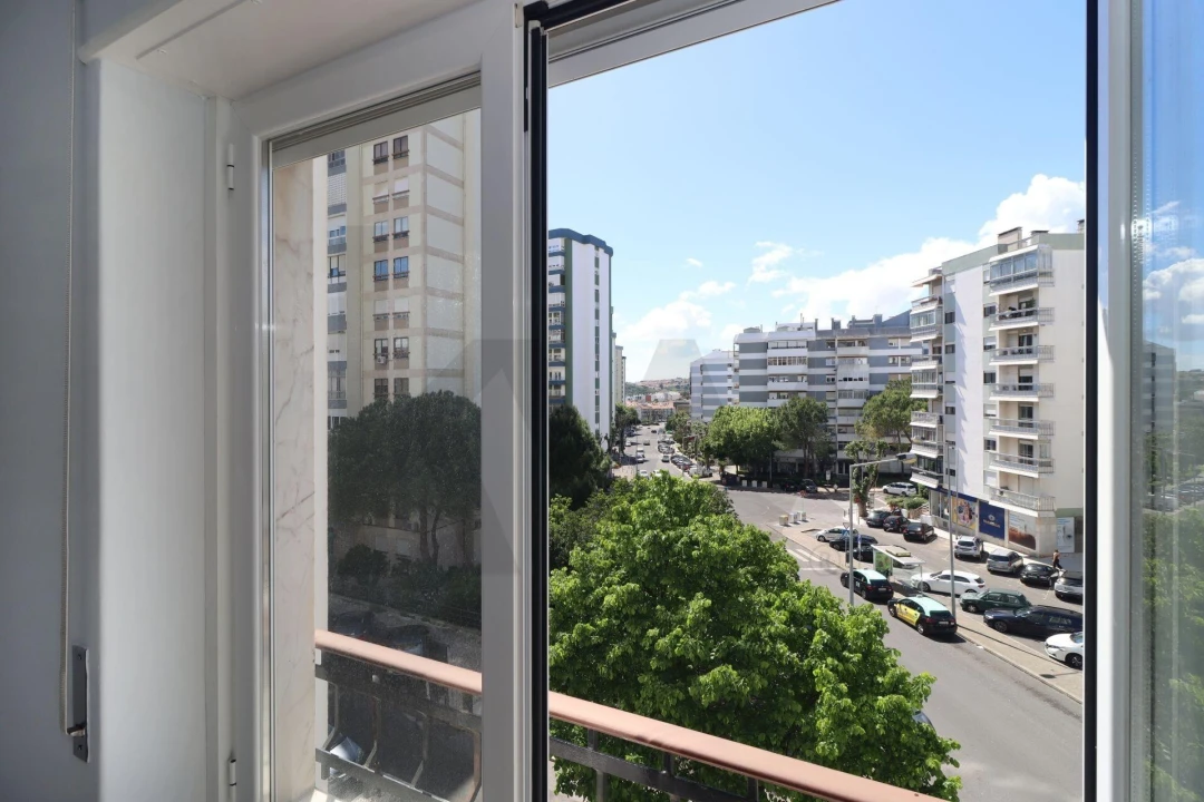 Apartamento T3 para Arrendamento em Carnaxide e Queijas Foto 37