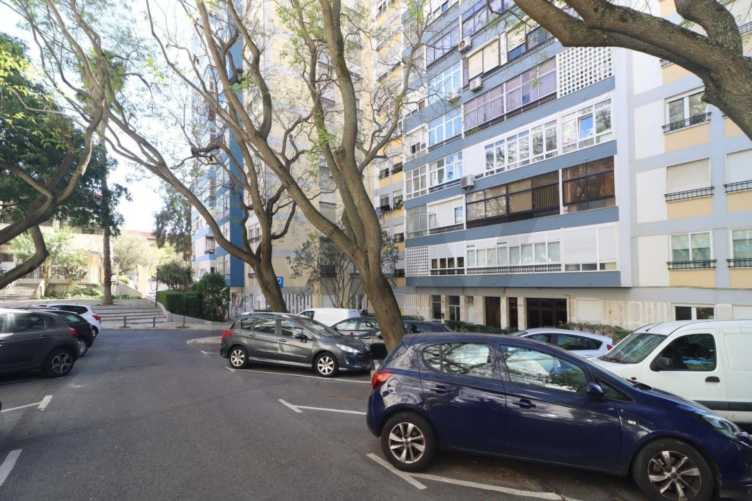 Apartamento T3 para Arrendamento em Carnaxide e Queijas Foto 40