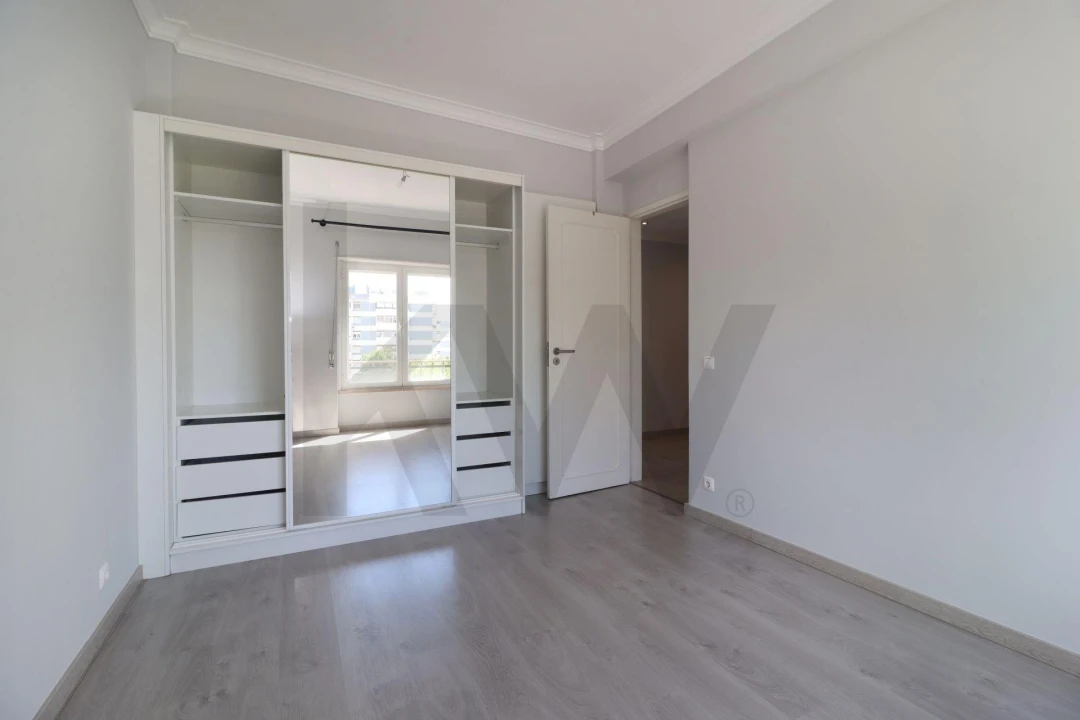 Apartamento T3 para Arrendamento em Carnaxide e Queijas Foto 31
