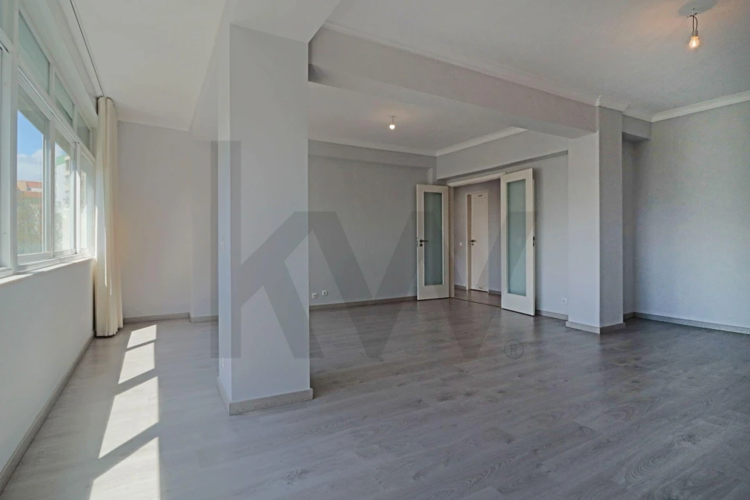 Apartamento T3 para Arrendamento em Carnaxide e Queijas Foto 9
