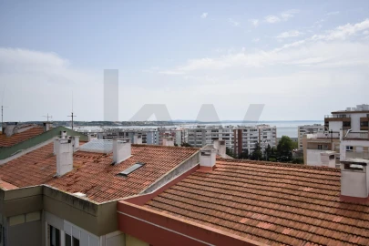 Apartamento T3 para Venda em Oeiras e São Julião da Barra, Paço de Arcos e Caxias