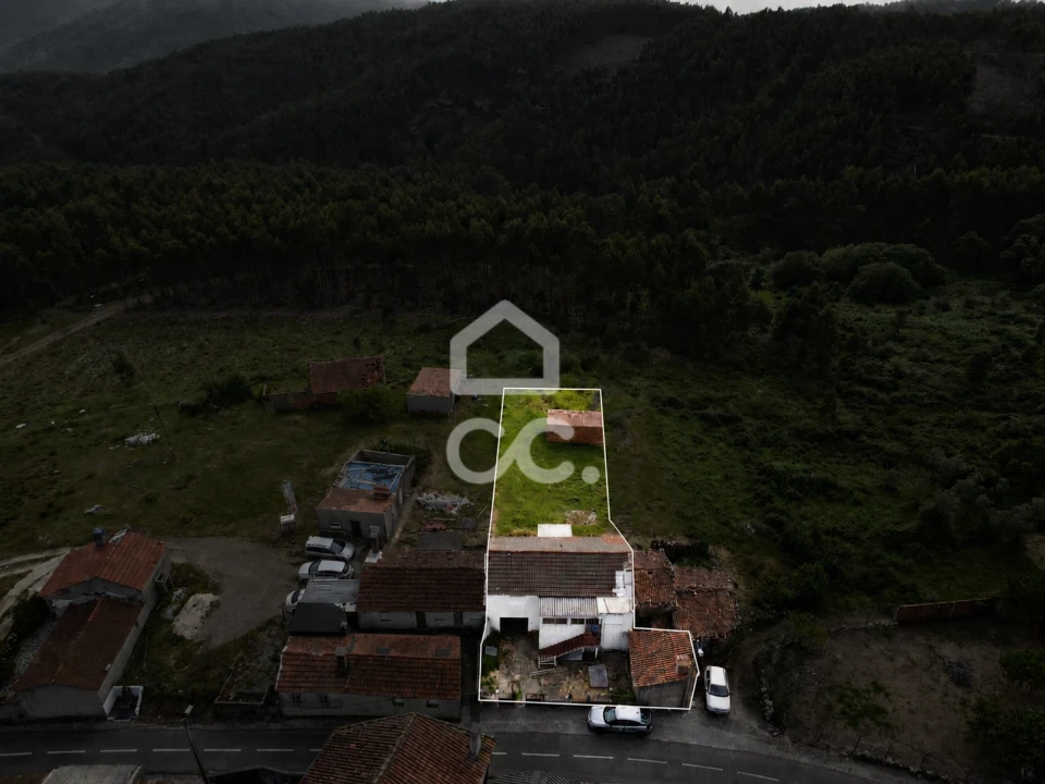 Moradia T3 para Venda em Aguda Foto 1