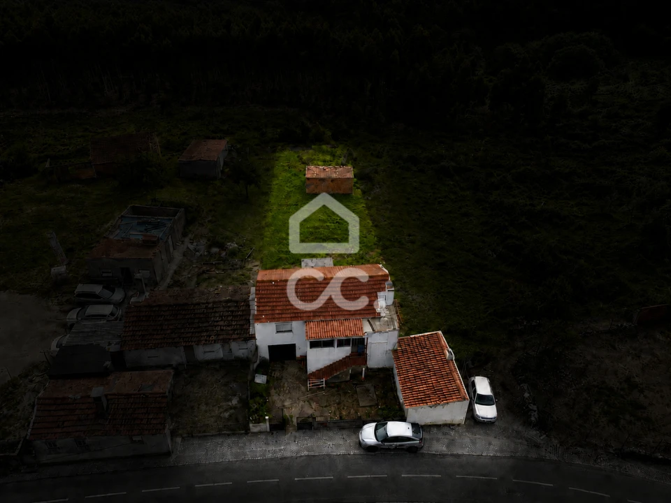 Moradia T3 para Venda em Aguda Foto 1