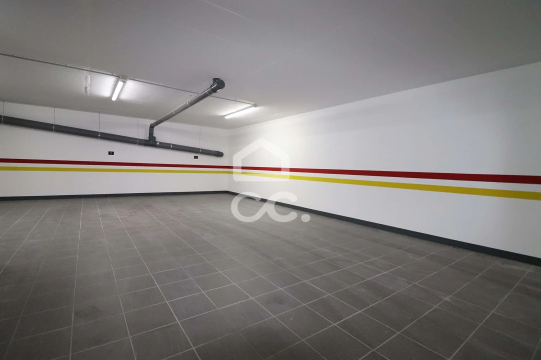 Apartamento T1 para Arrendamento em Santo Antonio dos Olivais Foto 12