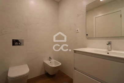 Apartamento T1 para Arrendamento em Santo Antonio dos Olivais
