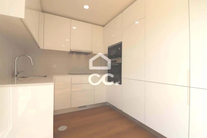 Apartamento T1 para Arrendamento em Santo Antonio dos Olivais