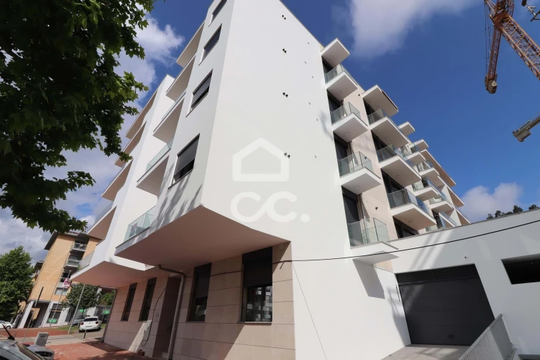 Apartamento T1 para Arrendamento em Santo Antonio dos Olivais Foto 13