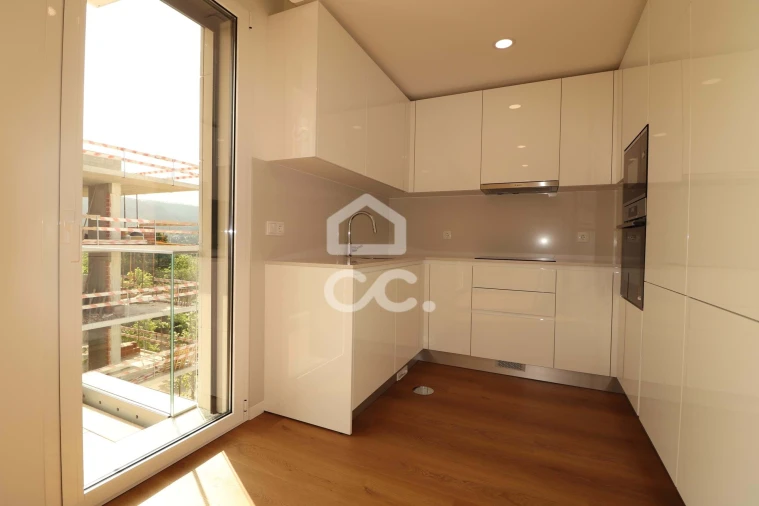 Apartamento T1 para Arrendamento em Santo Antonio dos Olivais Foto 2