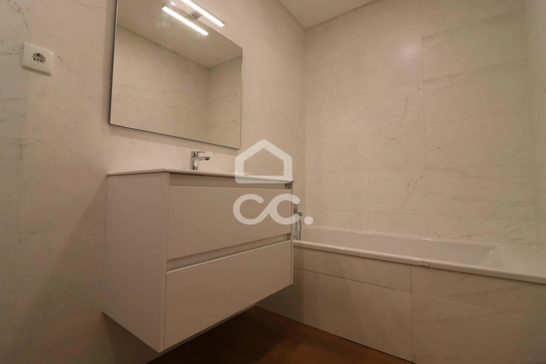Apartamento T1 para Arrendamento em Santo Antonio dos Olivais Foto 10