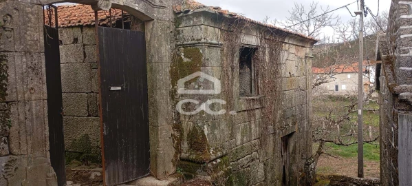 Moradia T3 para Venda em Cambra e Carvalhal de Vermilhas