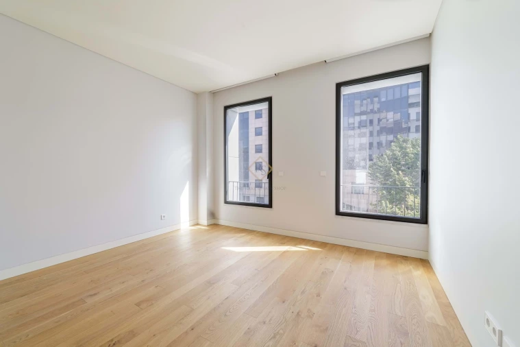 Apartamento T2 para Arrendamento em Santo António Foto 4