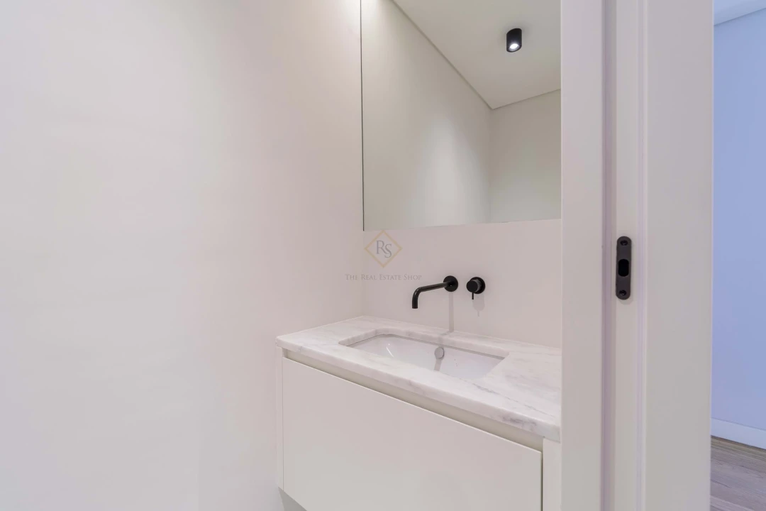 Apartamento T2 para Arrendamento em Santo António Foto 13