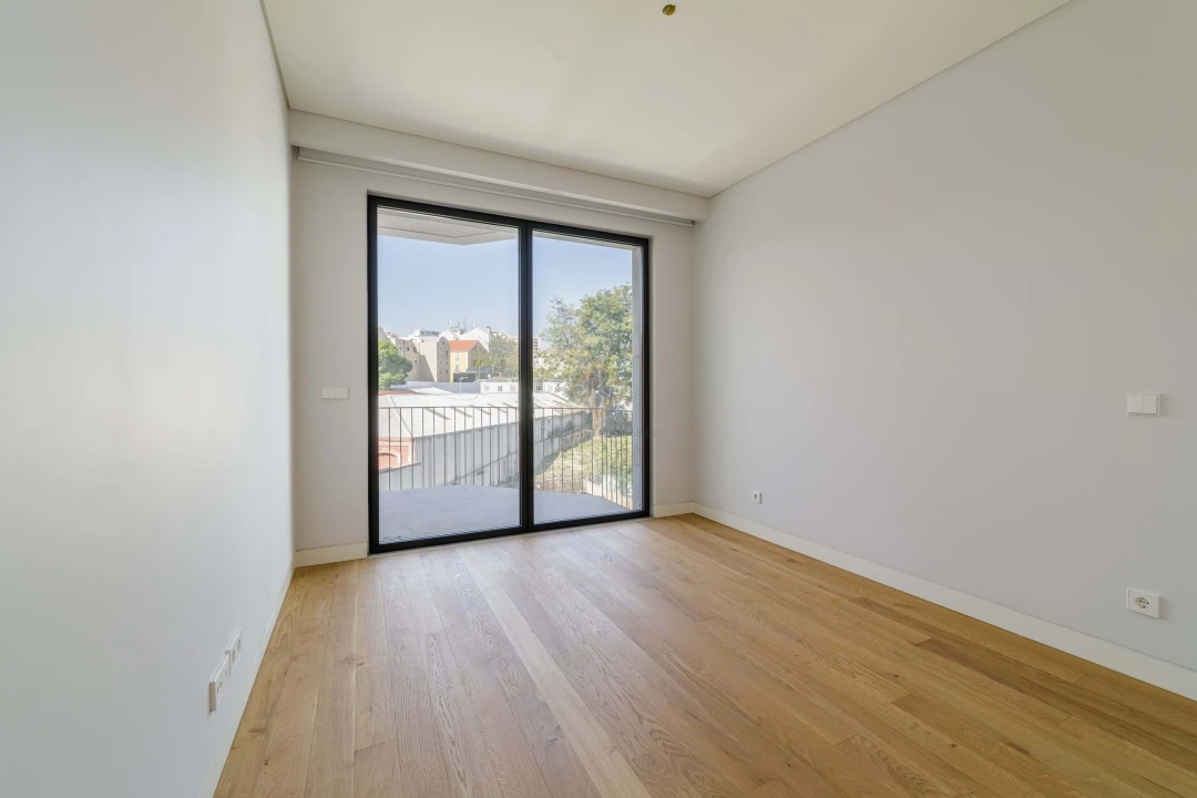 Apartamento T2 para Arrendamento em Santo António Foto 1