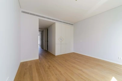 Apartamento T2 para Arrendamento em Santo António