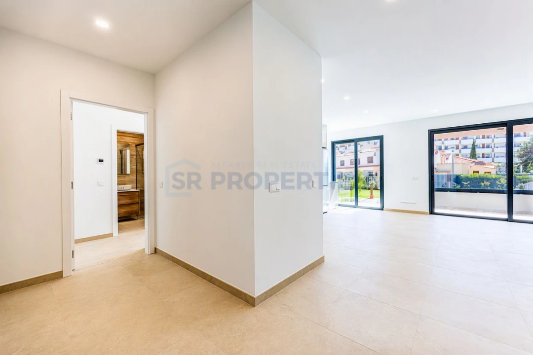 Apartamento T1 para Venda em Quarteira Foto 7