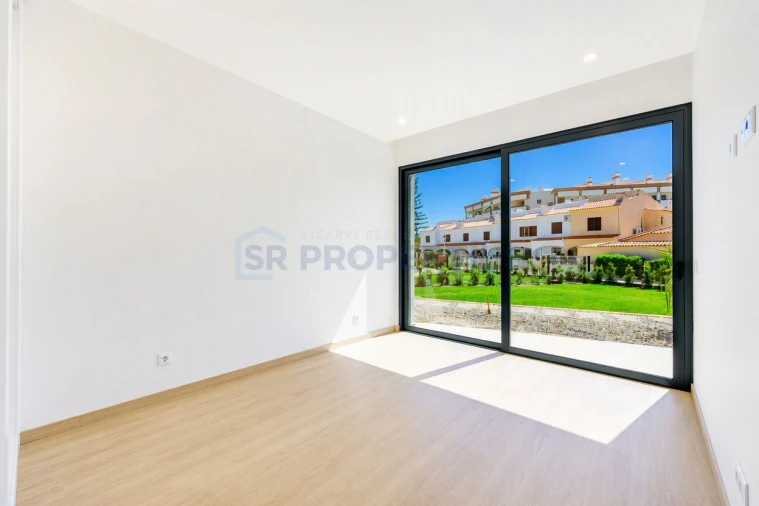 Apartamento T1 para Venda em Quarteira Foto 8