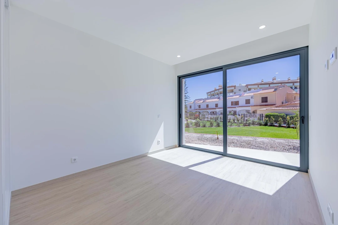Apartamento T1 para Venda em Quarteira Foto 8