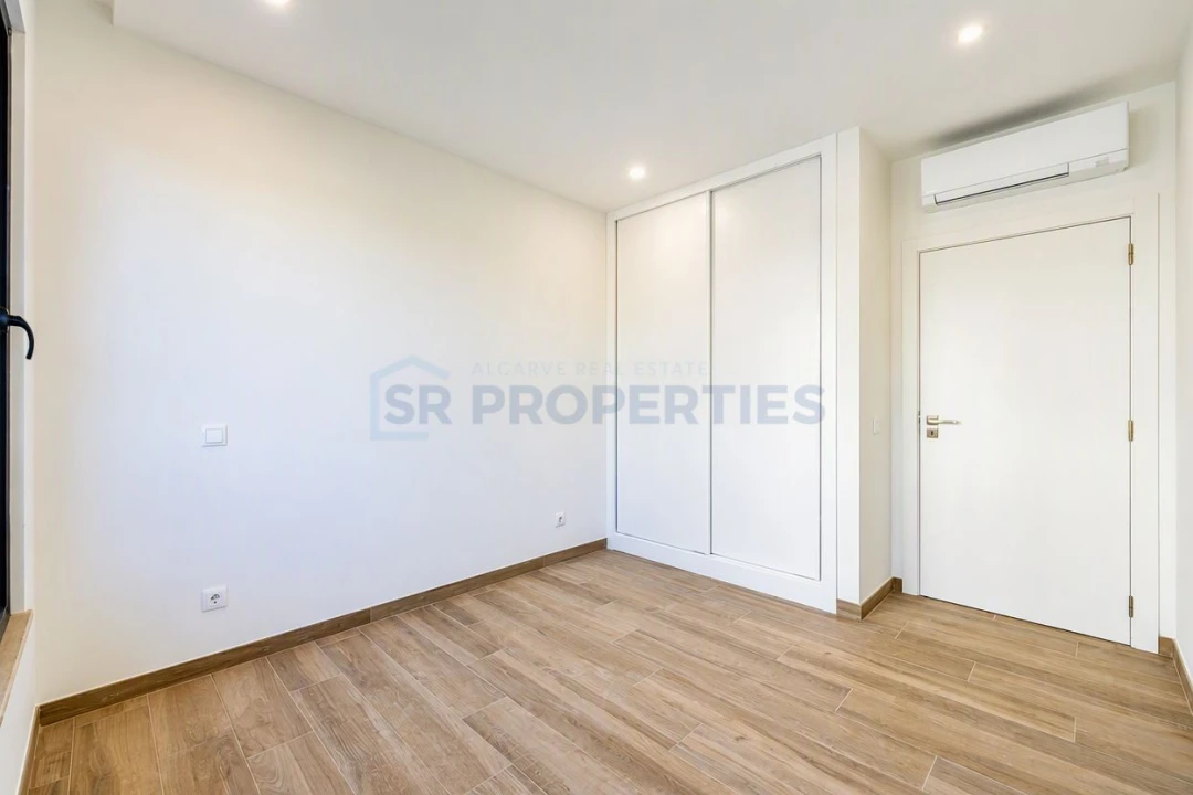 Apartamento T3 para Venda em Quarteira Foto 10