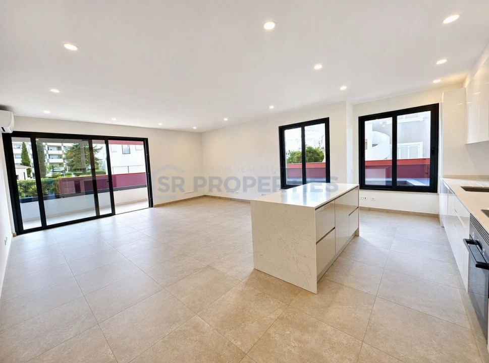 Apartamento T3 para Venda em Quarteira Foto 3