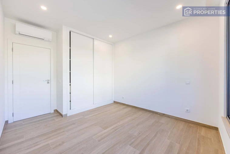 Apartamento T3 para Venda em Quarteira Foto 9