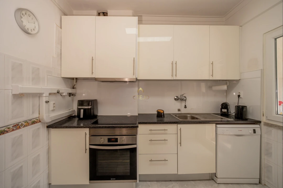 Apartamento T2 para Venda em Sacavém e Prior Velho Foto 29