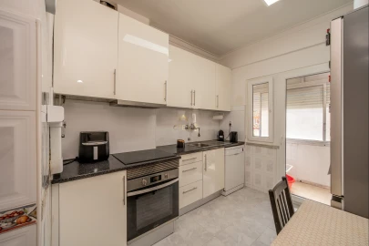 Apartamento T2 para Venda em Sacavém e Prior Velho