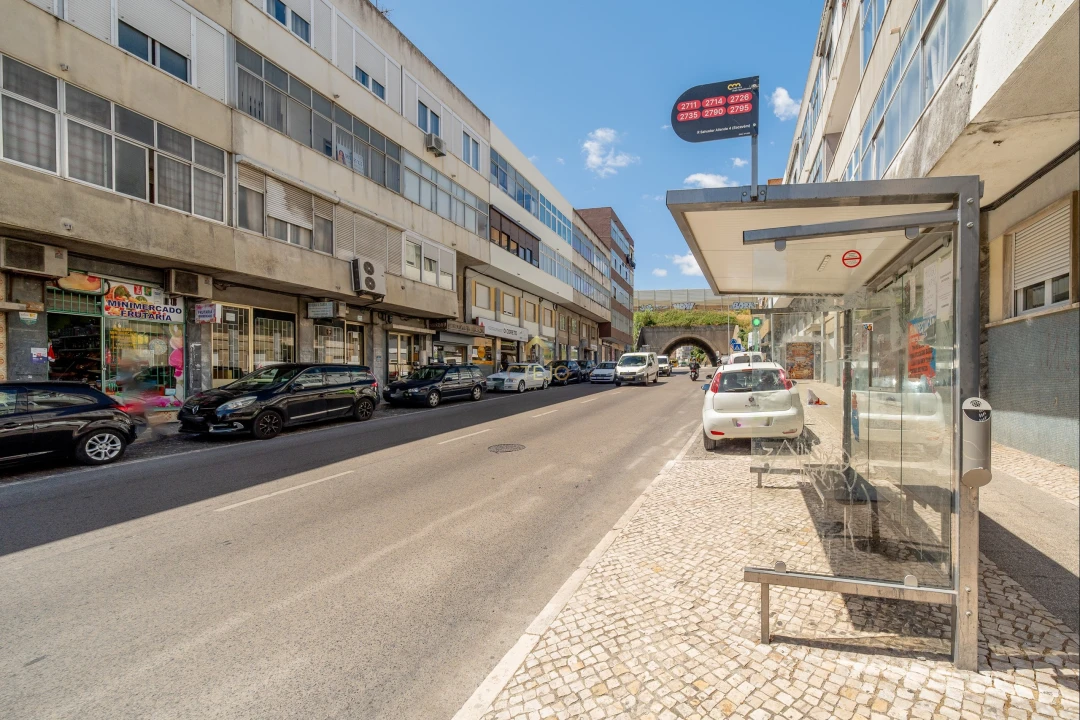 Apartamento T2 para Venda em Sacavém e Prior Velho Foto 36