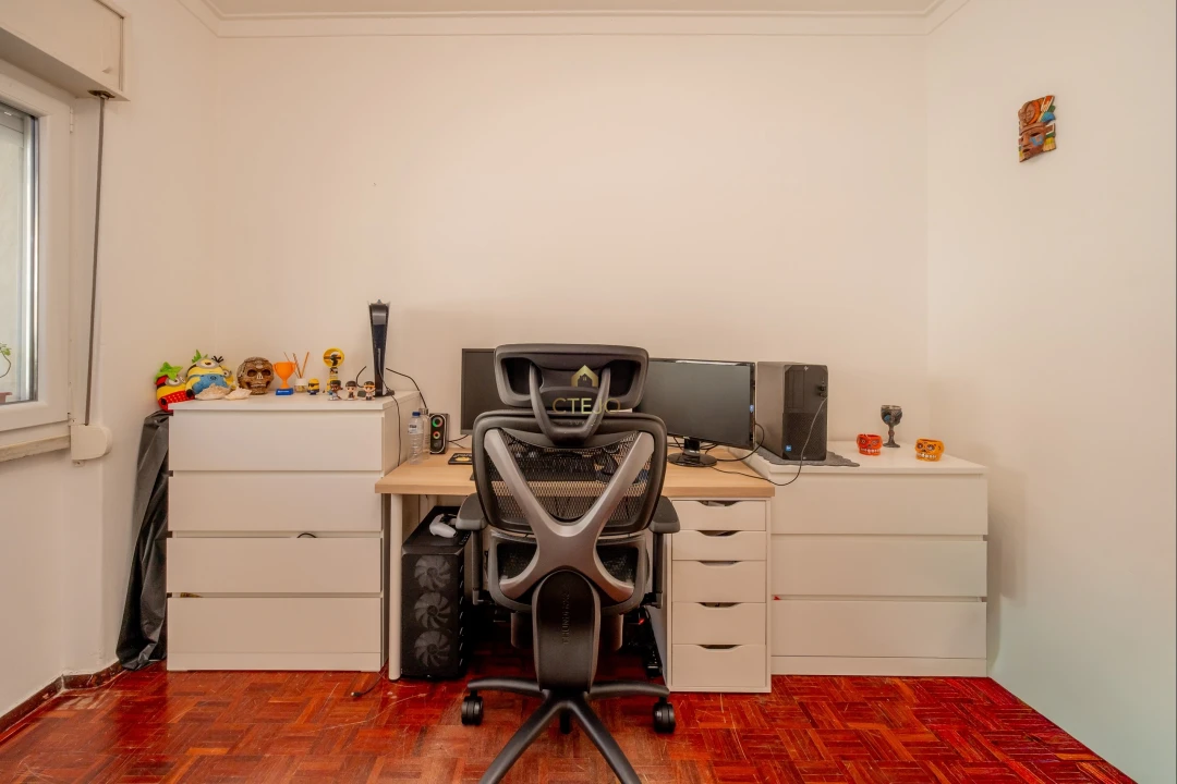 Apartamento T2 para Venda em Sacavém e Prior Velho Foto 3