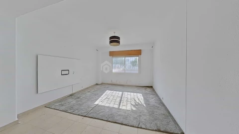 Apartamento T1 para Venda em Baixa da Banheira e Vale da Amoreira