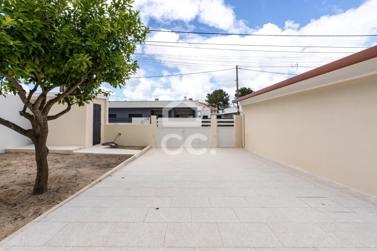 Moradia T3 para Venda em Quinta do Anjo Foto 4