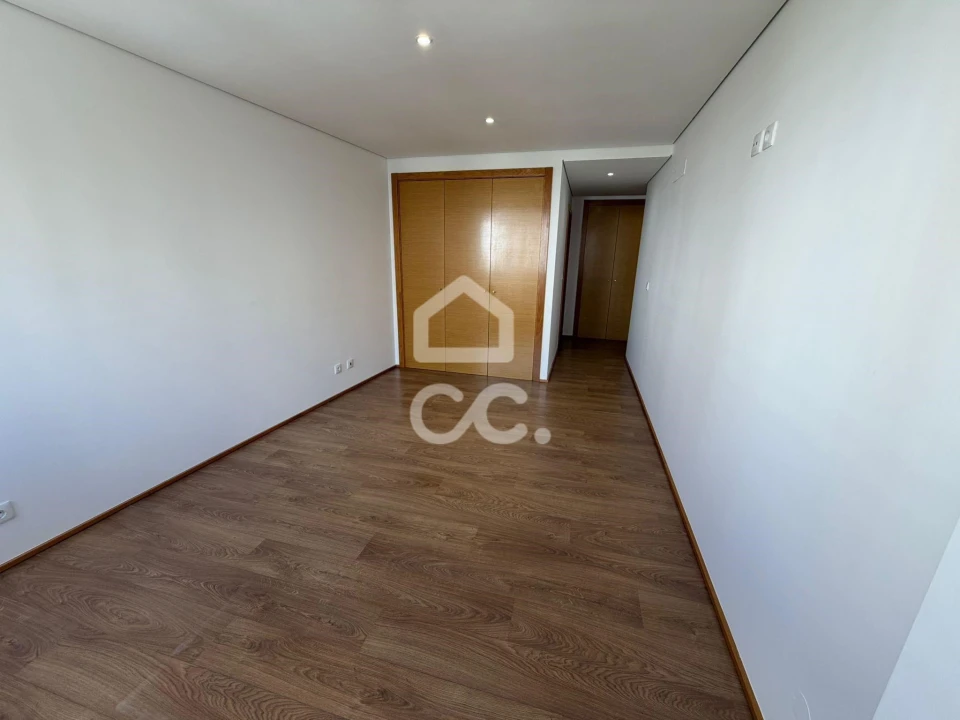 Apartamento T2 para Arrendamento em Loures Foto 17