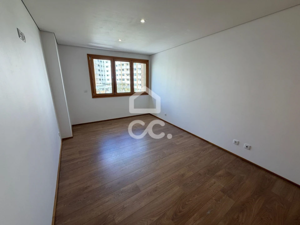 Apartamento T2 para Arrendamento em Loures Foto 16