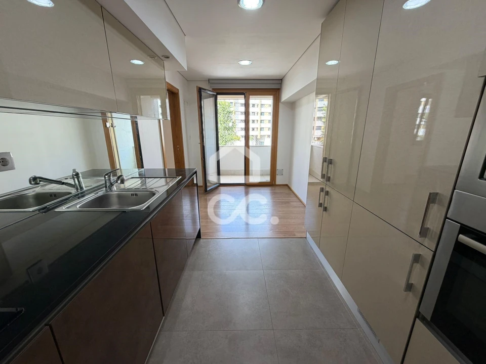 Apartamento T2 para Arrendamento em Loures Foto 8