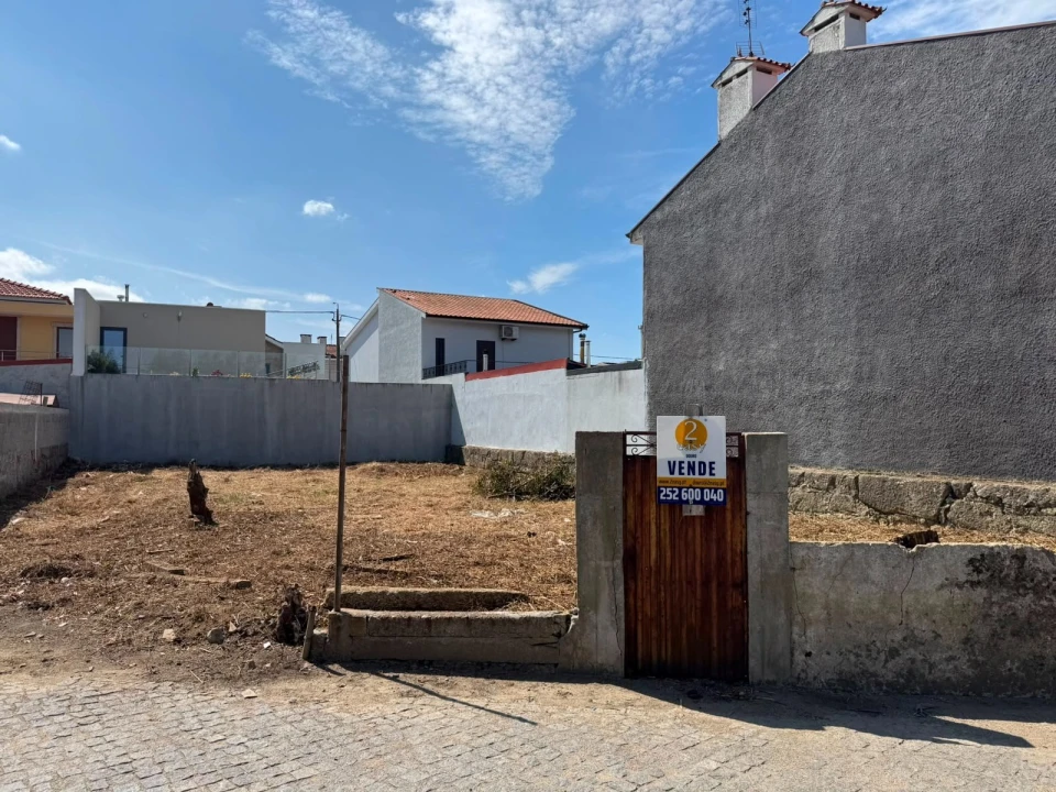 Terreno para Venda em Vilar e Mosteiró Foto 1