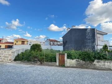 Terreno para Venda em Vilar e Mosteiró